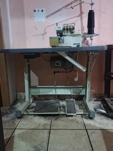 Máquina de costura Overloque