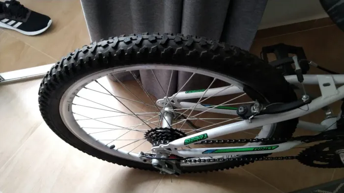 Bicicleta aro 24 praticamente sem uso