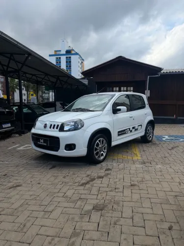 Fiat Uno Sporting 1.4 EVO Fire Flex 8V 4P 2012
