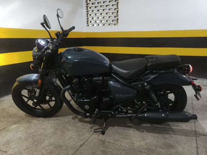 Vendo Royal Enfield Shotgun 650 25/26, com apenas 789 km rodados.