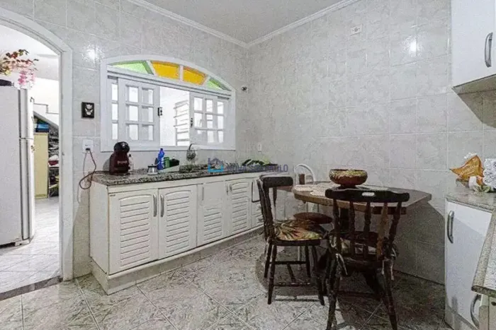 Casa à venda, com 2 quartos, 2 vagas, na Vila Brasilina.