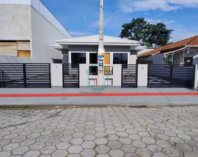 Casa à Venda na Barra do Aririu, Palhoça: 2 Quartos, 60m²