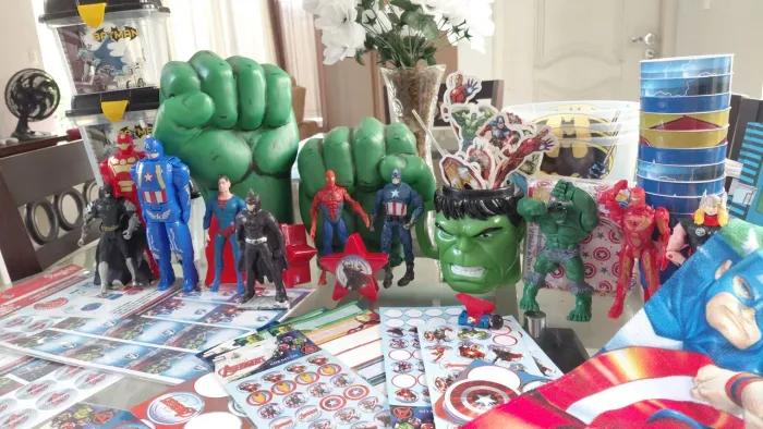 Sobra de brindes personagem super herois