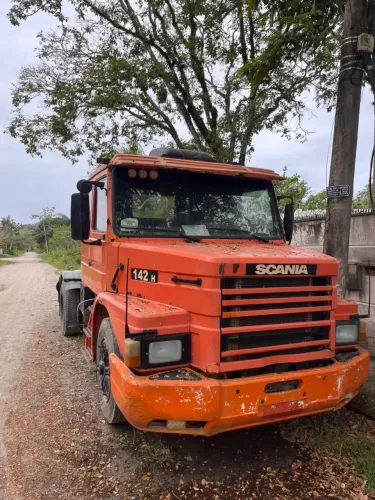 Scania com ótimo motor precisando de lanternagem