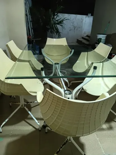 Mesa de vidro com 6 cadeiras