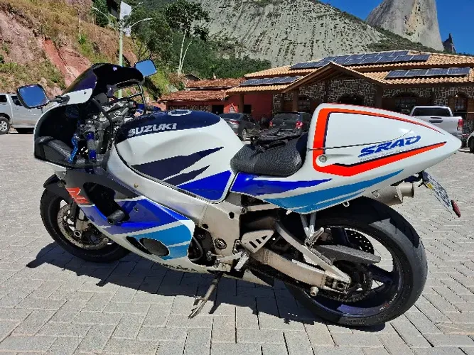 GSX-R 750 Srad Esportiva ótimo custo benefício tudo funcionando perfeitamente