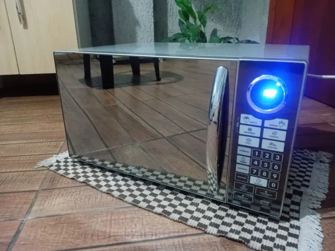 Microondas philco espelhado 30l, funcionando perfeitamente, sem ferrugens ou descascados
