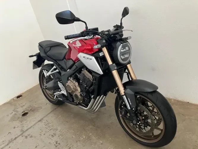 HONDA CB 650 R - só 9.700 km - COM ACESSÓRIOS !