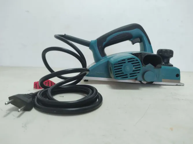 Plaina Elétrica Makita KP0800