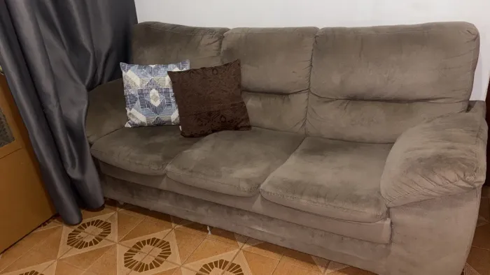 Vendo-se armário de cozinha e jogo de sofá
