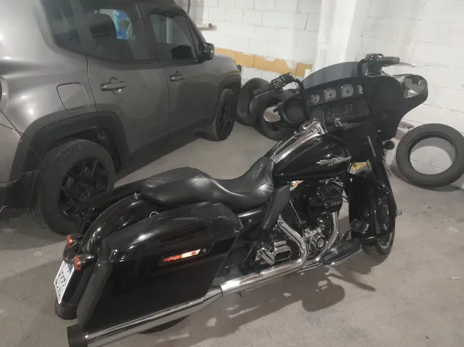 Harley davidson street glide