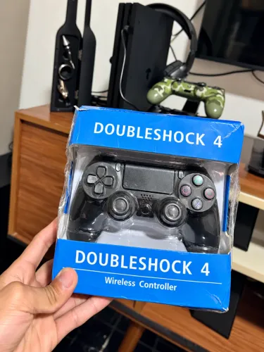 Controle de Ps4 na caixa com carregador