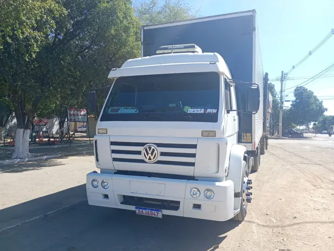Caminhão Truck baú