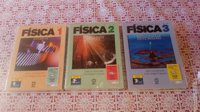Coleção Física Ensino Médio. Livros em excelente estado!