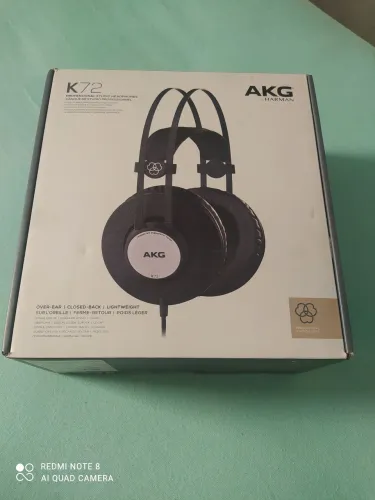 Fone AKG K72 na caixa praticamente nunca foi usado