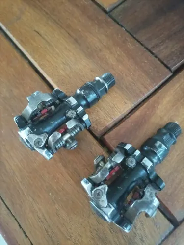 Pedais de clip Shimano 