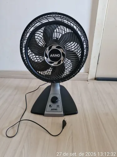 Ventilador Arno 220v preto usado