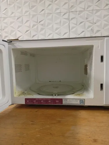 Microondas para retirar peças. 