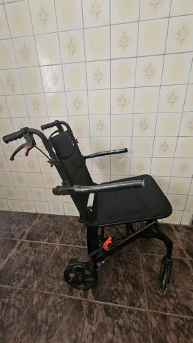 Cadeira de Rodas Dobrável para Transporte - Ótimo Estado