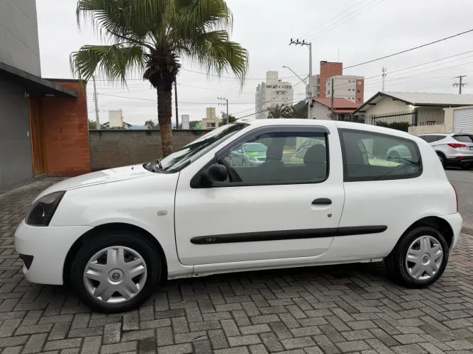 Renault Clio Hi-flex 1.0 16V 3P 2011