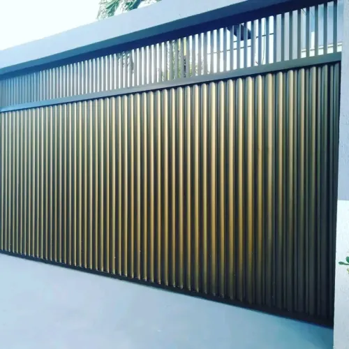 Portão de alumínio branco, bronze e preto