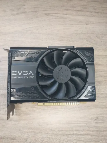 Placa de vídeo EVGA GeForce GTX 1050 (com defeito)