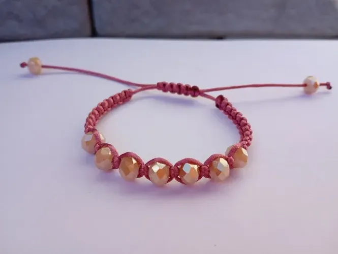 Pulseira Artesanal em Macramê com Cristais Facetados Ajustável
