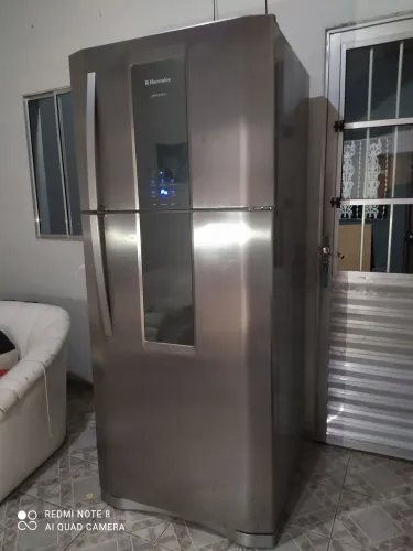 Geladeira Frost Free Eletrolux inox, muito espaçosa faço entrega