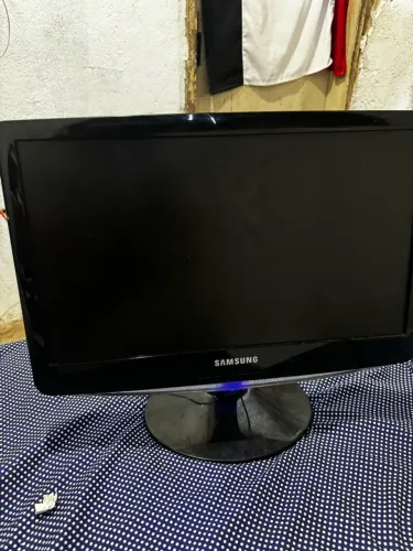 Monitor Samsung 19 Polegadas com Linhas