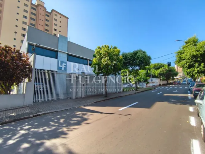 Prédio comercial no centro