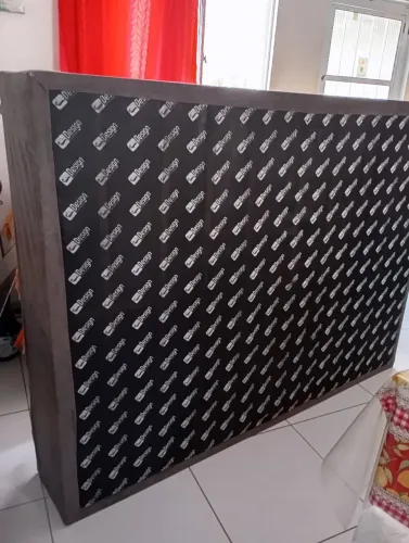 Vende-se cama box de casa, aveludada na lateral,semi nova pouco tempo de uso.