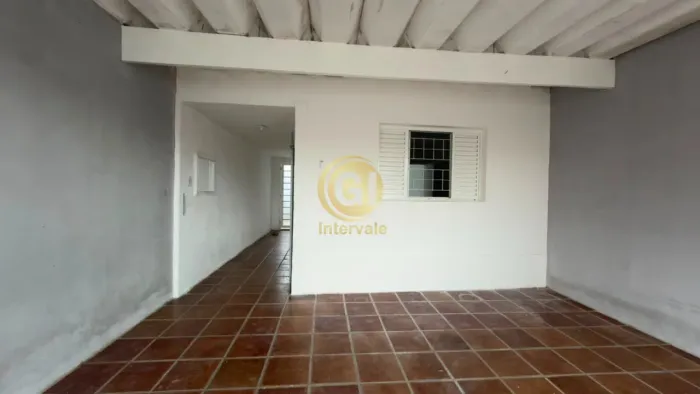 Imóvel à venda em Jacareí-SP: Casa no Jardim Flórida com 2 quartos, 1 sala, 2 banheiros, 2