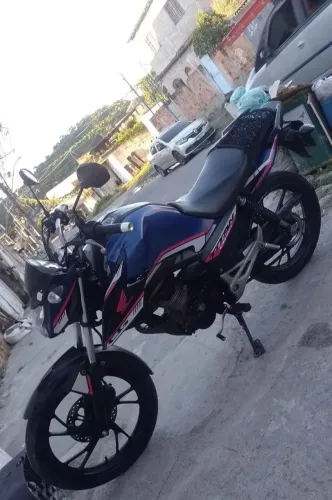 Vendo Titan 160 2017 mais com a roupa da 25 <br>Moto tá no 24 recibo em branco.