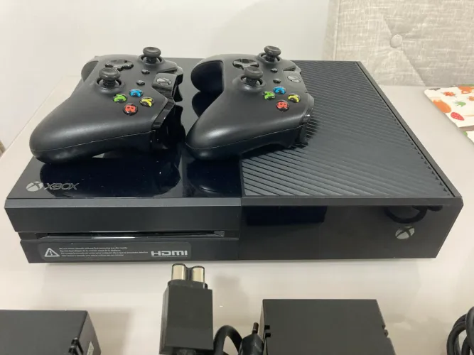 Xbox one fat + 2 controles + 6 jogos