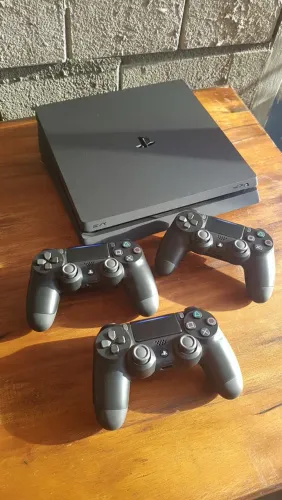 Vendo PlayStation 4 Slim
