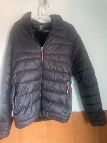 Vendo uma jaqueta camuflada com pelucia