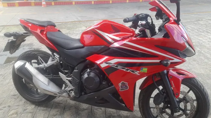 Cbr 500 super nova, único dono e pronta pra transferência
