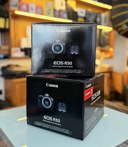 Câmera Canon EOS R50 Kit 18-45mm F/4.5-6.3 IS STM