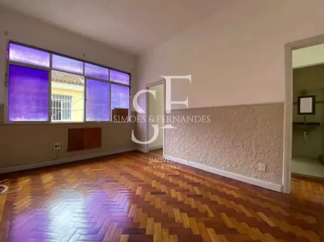 Rio Comprido - Rua Sampaio Viana - Apartamento tipo casa, reformado, 2 quartos, quintal, 1