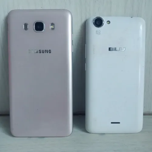 Lote de Celulares Samsung e Blu   no estado c/ defeito Restauro ou Peças  