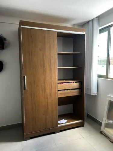 Guarda-roupa solteiro de correr com espelho