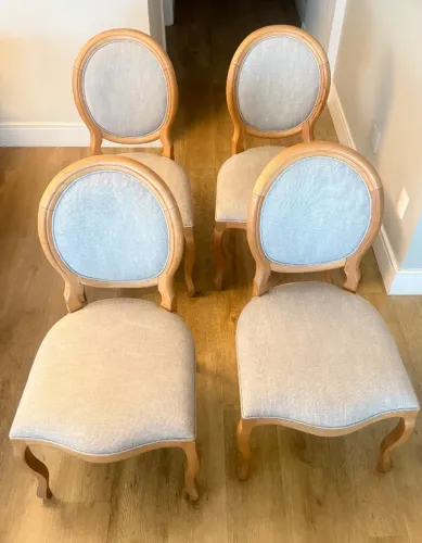 Vendo 4 cadeiras medalhão 