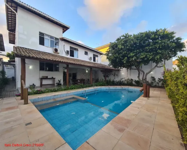 Excelente casa duplex, 4 suítes, em condomínio com total infraestrutura, Vilas do Atlântic