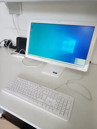 All in one 22 polegadas Celeron