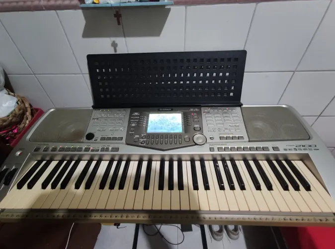 Teclado Yamaha PSR2100