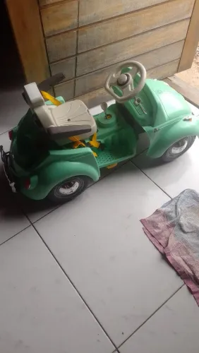 Carrinho de criança com pedal
