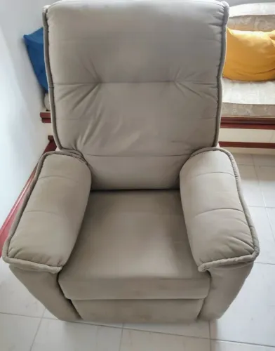 Poltrona Reclinável Veludo (Lar Shopping)