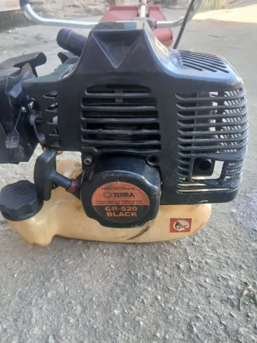 Vendo máquina de cortar grama 