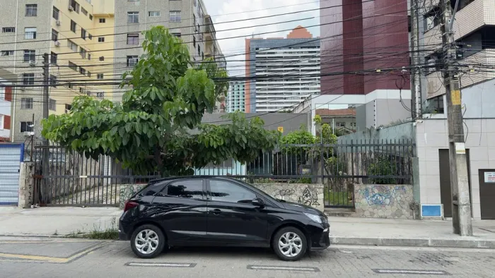 Casa comercial na Desembargador Moreira com 1.717m² e 35 vagas