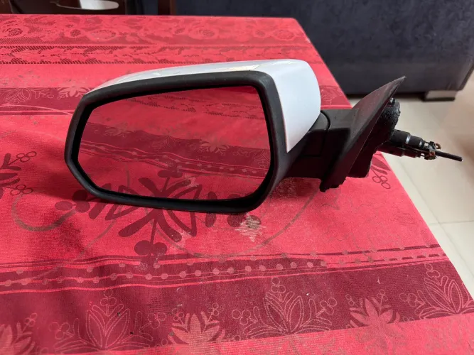 Vendo um retrovisor  cobalt
